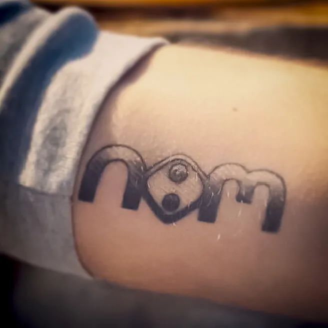 тату надпись, nom